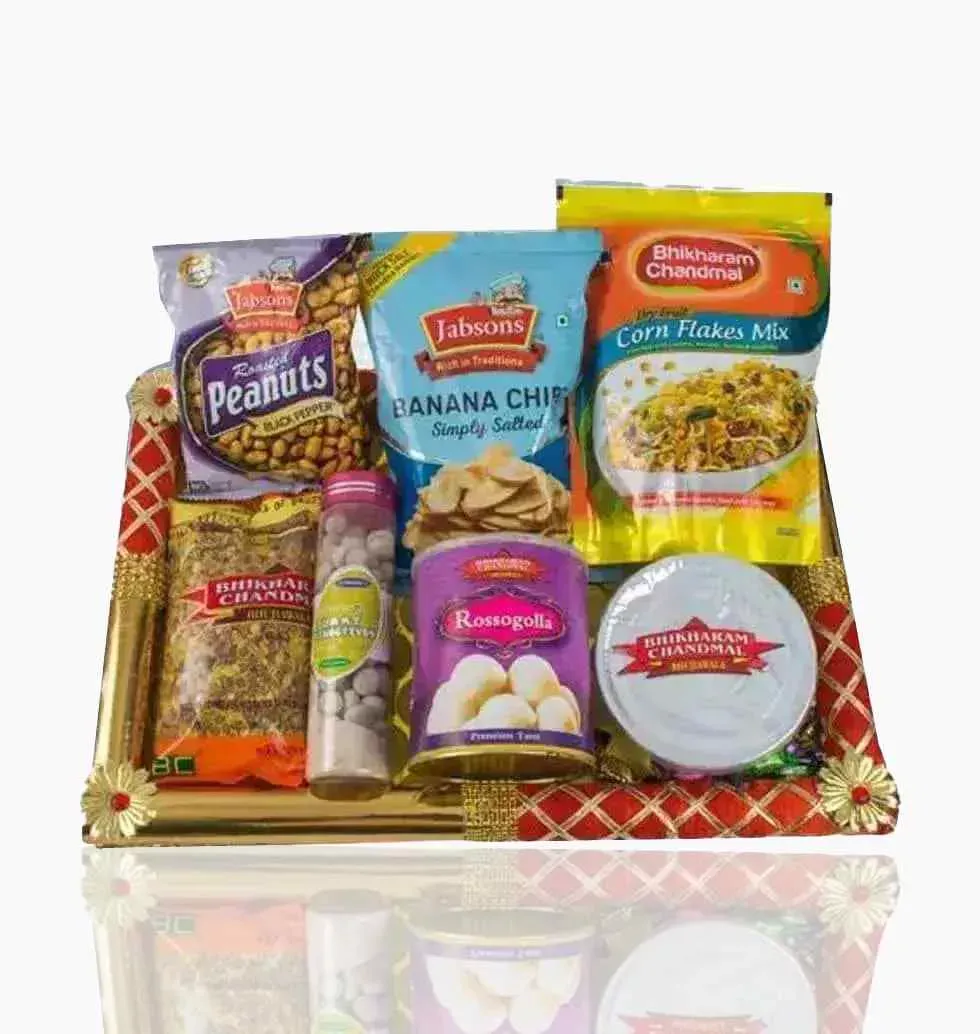 Spectacular Hamper With Food And Condiments