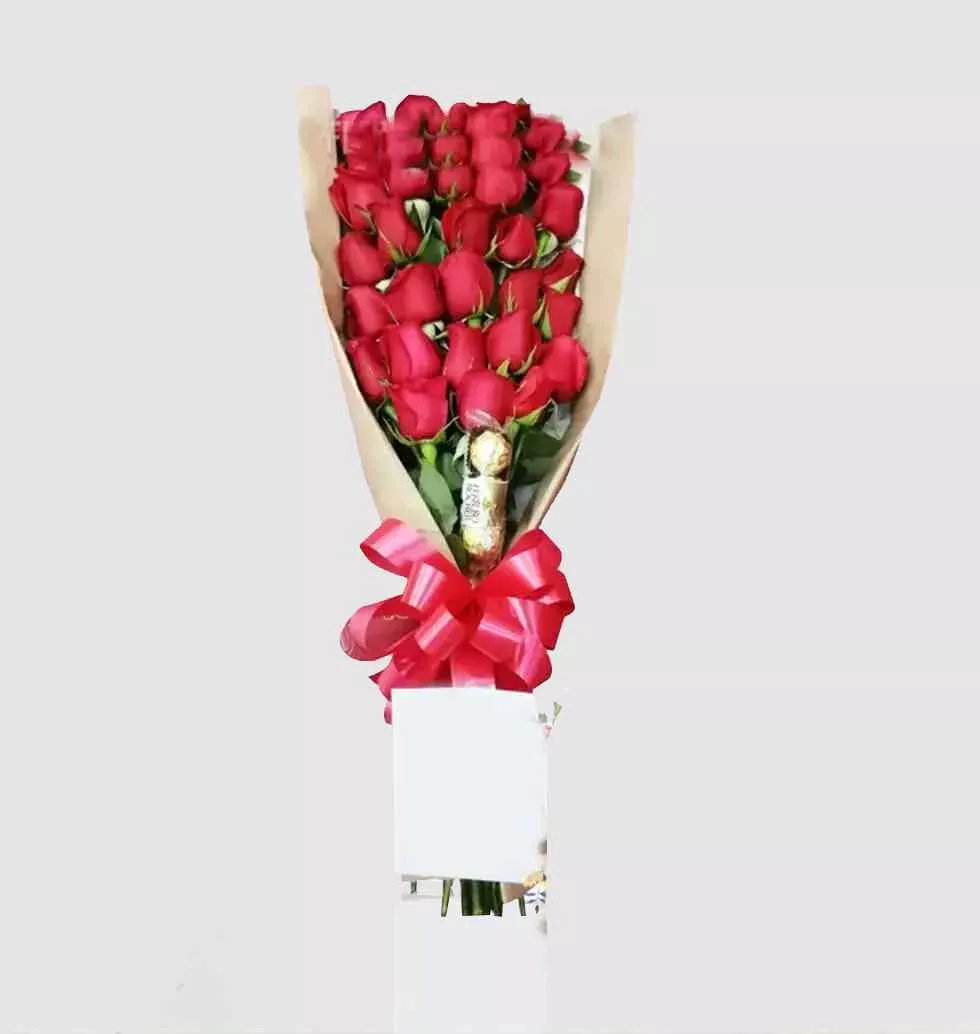 28 Roses In A Fan Bouquet