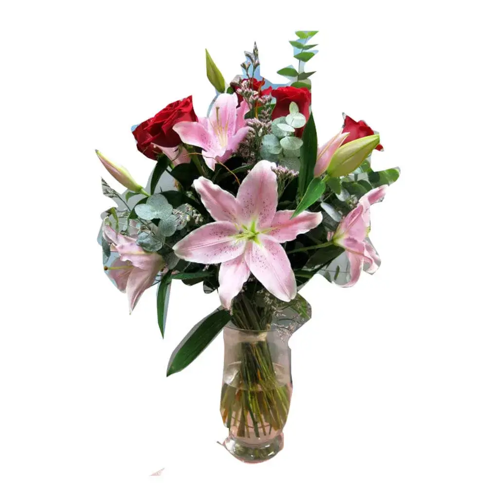 Lilium And Roses Are The Ideal Couple.