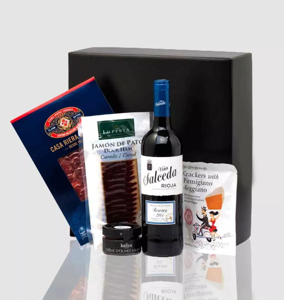 Exceptional Gift Basket With Gourmet Treats