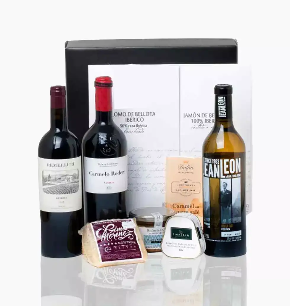 Pack With Wines And Gourmet Temptations