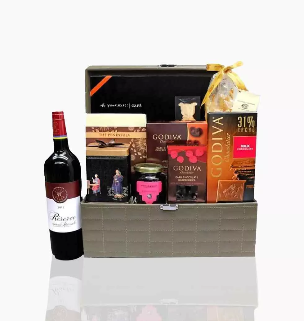 Luxurious Hamper With Tasty  Delights