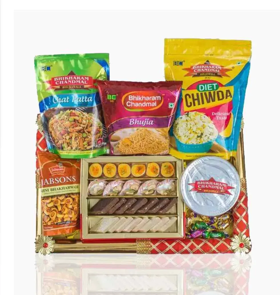 Wonderful Food Gift Basket With A Variety Of Dishes