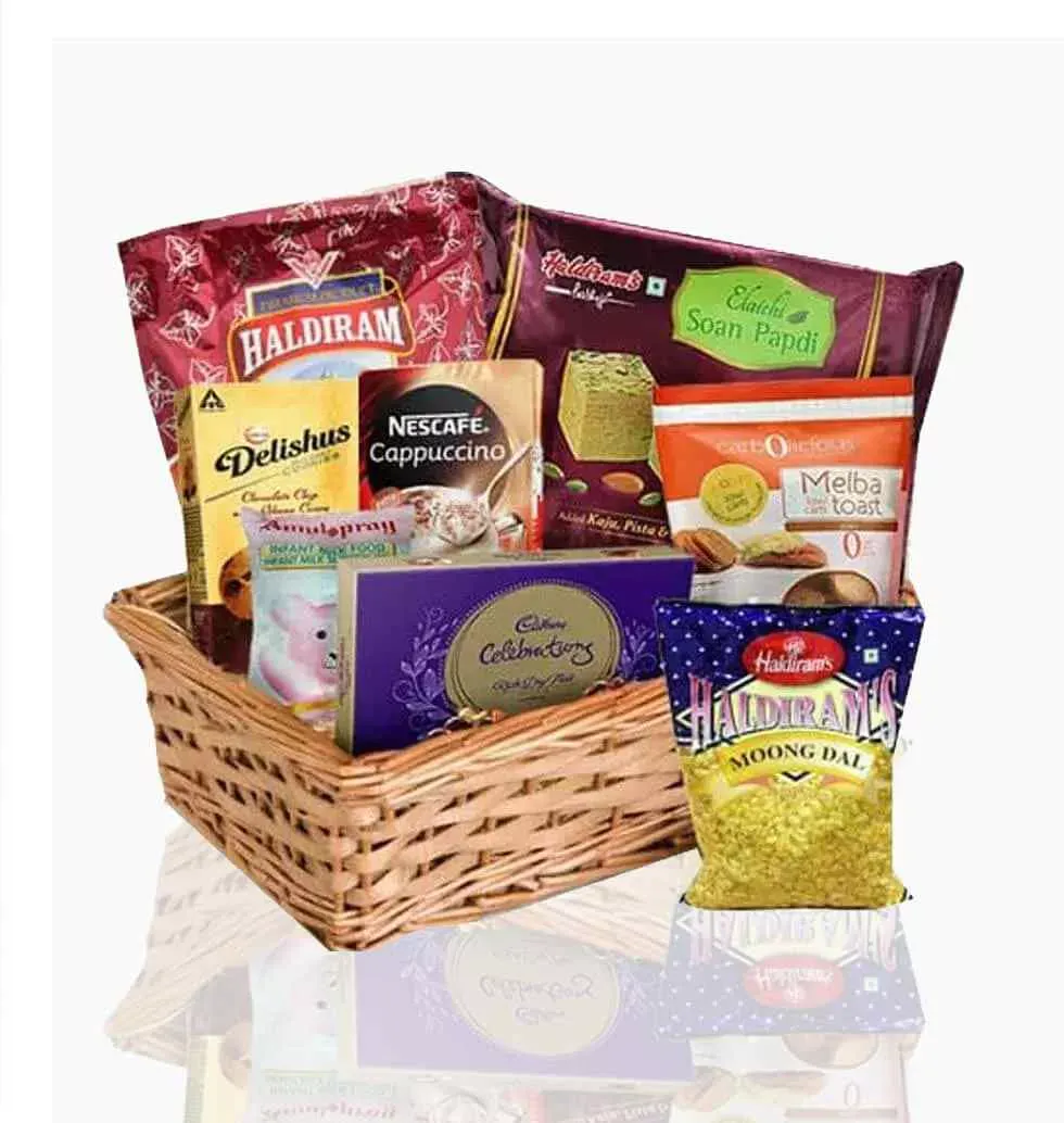  Hamper Basket With Various Gifts