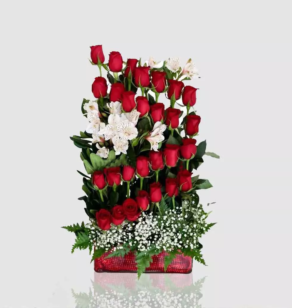 Diagonally Arranged Rose Bouquet