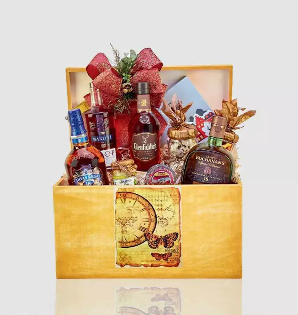 Luxury Whiskey and Gourmet Delights Gift Set