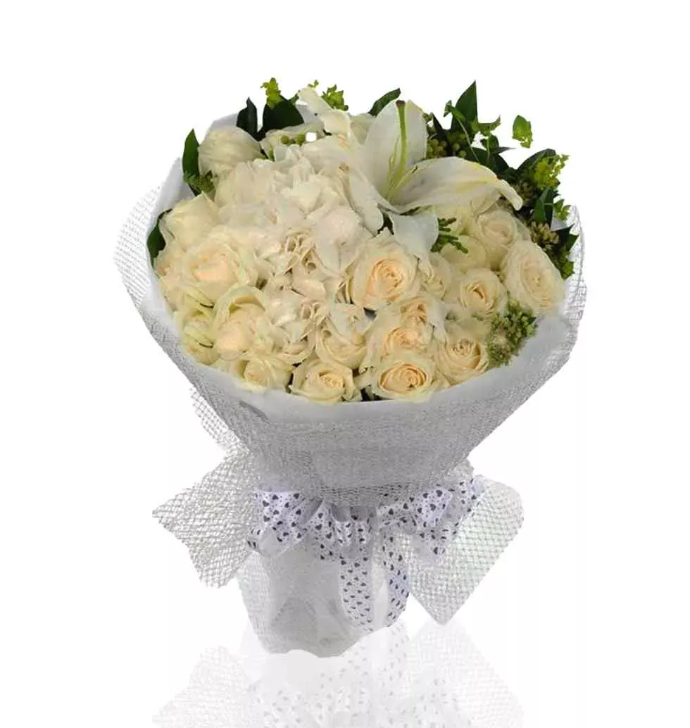 Order New Royal Hand Bouquet To Singapore