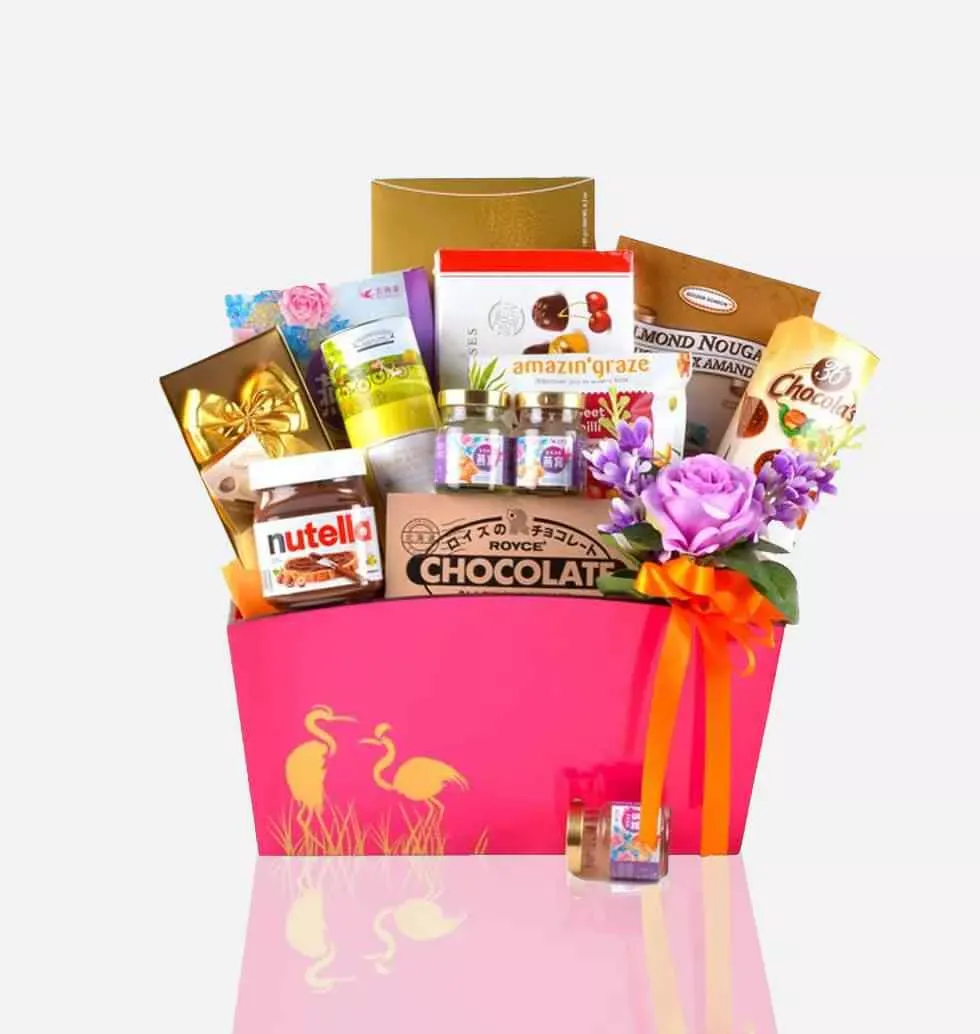 Order A Classic Basket-Shaped Gift To Singapore